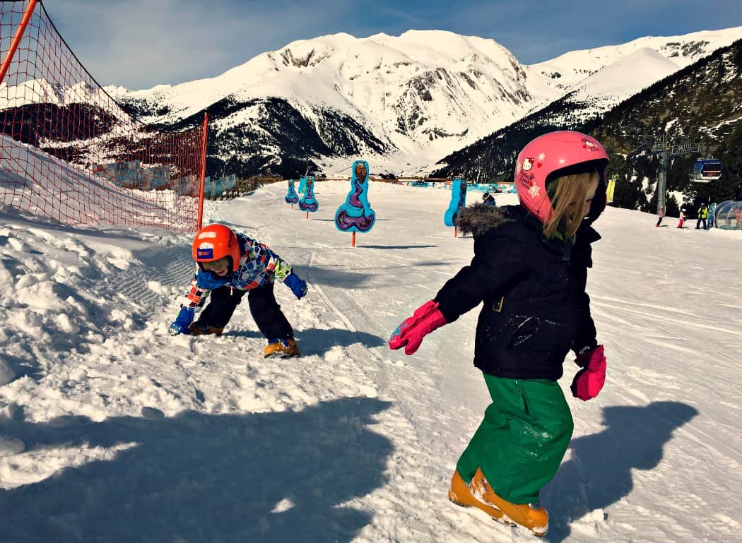 Andora narty z dzieckiem