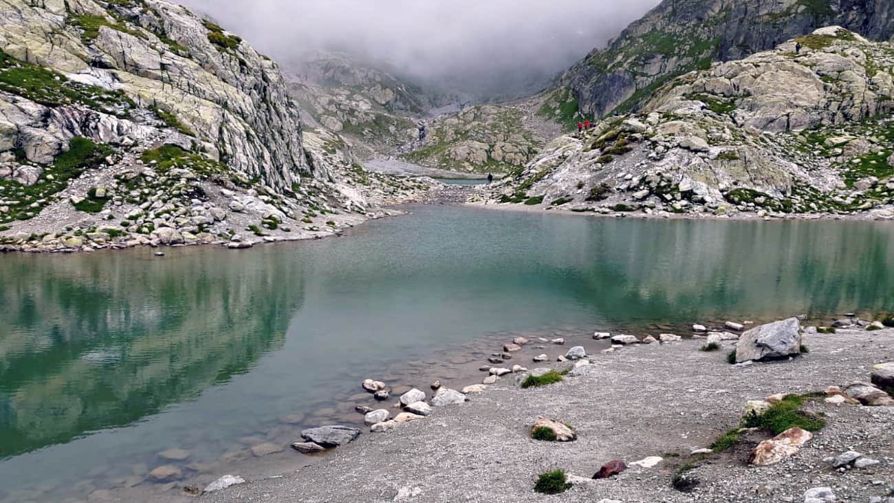 Szlaki w Alpach - jezioro Lac Blanc